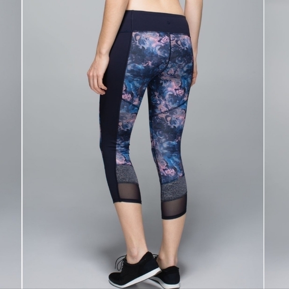 Lululemon If You're Lucky Crop in Moody Mirage, sz 10 - Picture 3 of 13